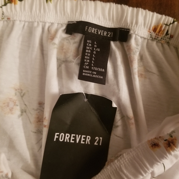FOREVER 21 Floral Crop Top - Picture 3 of 3